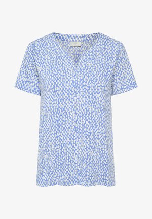 Krátký rukáv blůza v světle modré barvě s bílým nepravidelným tečkovaným vzorem. Má výstřih ve tvaru V a uvolněný střih. Měkká, hladká tkanina.