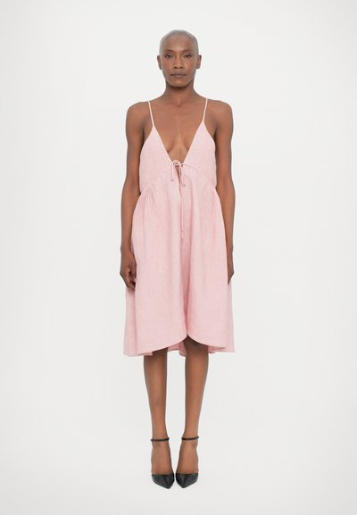 MOSCHINO PIECE OF SHEET - Koktejlové šaty / šaty na párty - rosa
