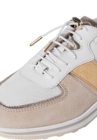 Sneaker with a white leather upper and beige suede accents. Features a textured mesh toe box and gold-tone hardware on laces.