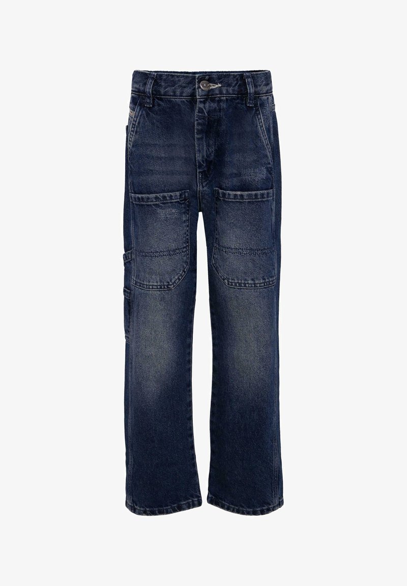 Pantaloni cargo in denim blu scuro con una vestibilità rilassata, numerose tasche frontali e laterali, e chiusura con bottone e passanti per cintura.