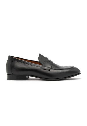 - Biznesowe loafersy
