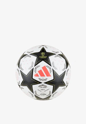 Balle de football blanche avec un motif d'étoile noir et rouge, présentant le logo "Champions League" et la marque "Adidas", taille 5, surface texturée.