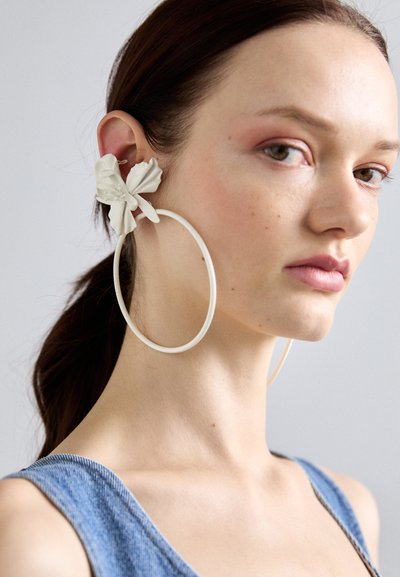 Cult Gaia CAMILLE EARRING - Orecchini - white