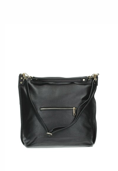 Borsa a spalla nera in pelle con tasca frontale con zip, texture liscia, hardware dorato e tracolla regolabile.