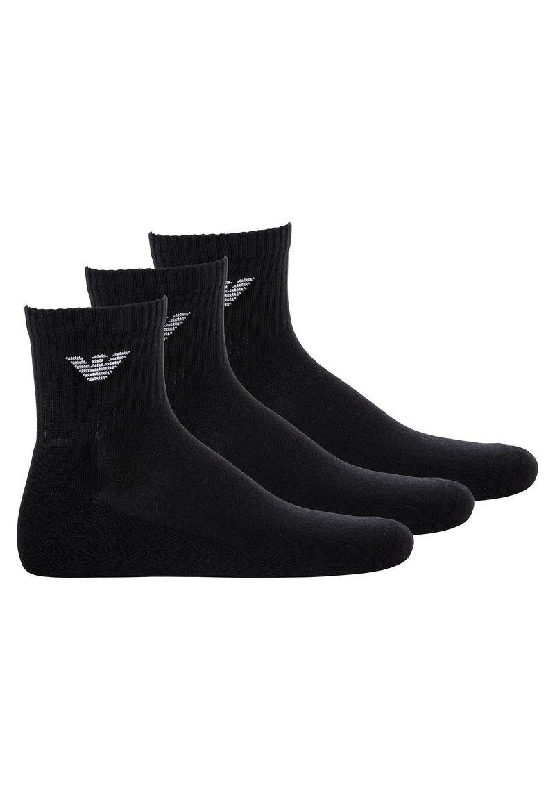 Calze di cotone nere in confezione da tre, con polsini a coste e un piccolo logo bianco sul lato. Strutturate per comfort e vestibilità.