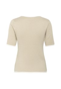 Top en tricot côtelé beige avec des manches courtes, un col rond et une finition blanche aux bords des manches et à l'ourlet inférieur. Texture douce, design ajusté.