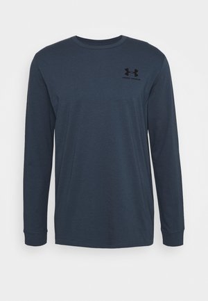 Granatowy długi rękaw Under Armour z okrągłym dekoltem i czarnym logo na górnej lewej stronie klatki piersiowej.
