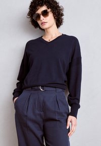 Scotch & Soda CORE V NECK RELAXED  - Strikkegenser - night