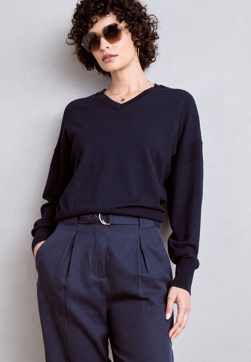 Scotch & Soda CORE V NECK RELAXED  - Strikkegenser - night
