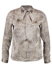 Blusa con maniche lunghe beige con stampa animale nera. Presenta un colletto con fiocco e una texture in tessuto morbido e leggero.