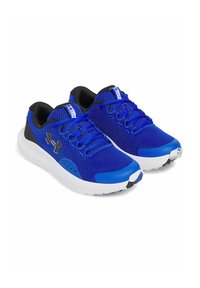 Zapatillas deportivas azules con parte superior de malla y materiales sintéticos, acentos negros, medialuna blanca y detalles texturizados contrastantes. Incluyen cordones y logotipo.