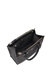 Zwarte leren tas met een ritssluiting, gouden hardware en dubbele handvatten. De binnenkant heeft meerdere vakken voor organisatie.