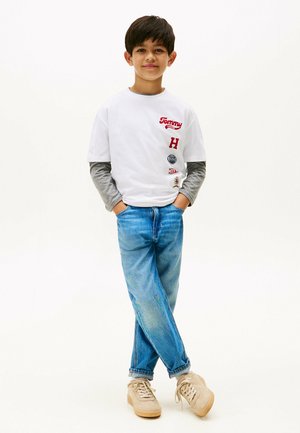 VARSITY MULTI-BADGE CREW NECK  - Camiseta estampada - white