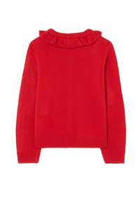 Rode gebreide trui met een gerimpelde kraag, lange mouwen en geribbelde boorden en zoom. De stof lijkt zacht en heeft een textuur.