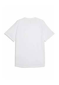 Απλό λευκό αθλητικό T-shirt με κοντό μανίκι από απαλό ύφασμα, εμφανίζεται από πίσω σε λευκό φόντο.