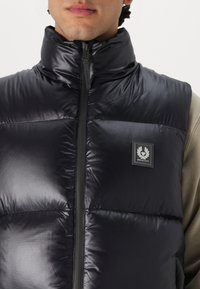 Belstaff RESOLVE GILET - Strukirani kaput - black