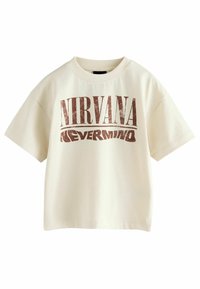 T-shirt en coton couleur crème avec un col rond et des manches courtes, ornée d'une impression maroon usée de "NIRVANA" et "NEVERMIND."