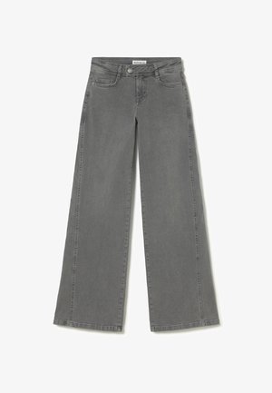 Vaqueros de pierna ancha grises, hechos de denim, con una cintura alta, bolsillos frontales y un diseño limpio y simple con detalles de costura mínimos.