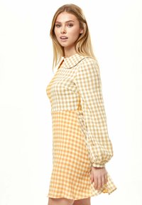 Liquorish CHECK MINI  WITH COLLAR - Day dress - orange