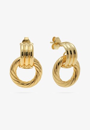 Creolen in Goldoptik mit gedrehtem, rundem Anhänger-Design und glattem, geripptem oberen Detail, gesichert durch Steckverschluss.