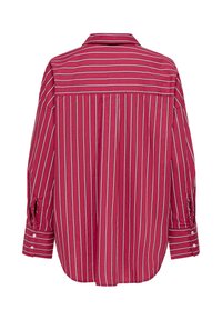 Chemise rouge à manches longues avec rayures blanches verticales et horizontales, poignets boutonnés et empiècement arrière, vue de dos.