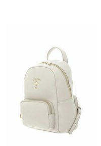 Sac à dos en cuir grainé gris avec quincaillerie dorée, forme arrondie, deux compartiments zippés et une poche avant. Bretelles réglables incluses.