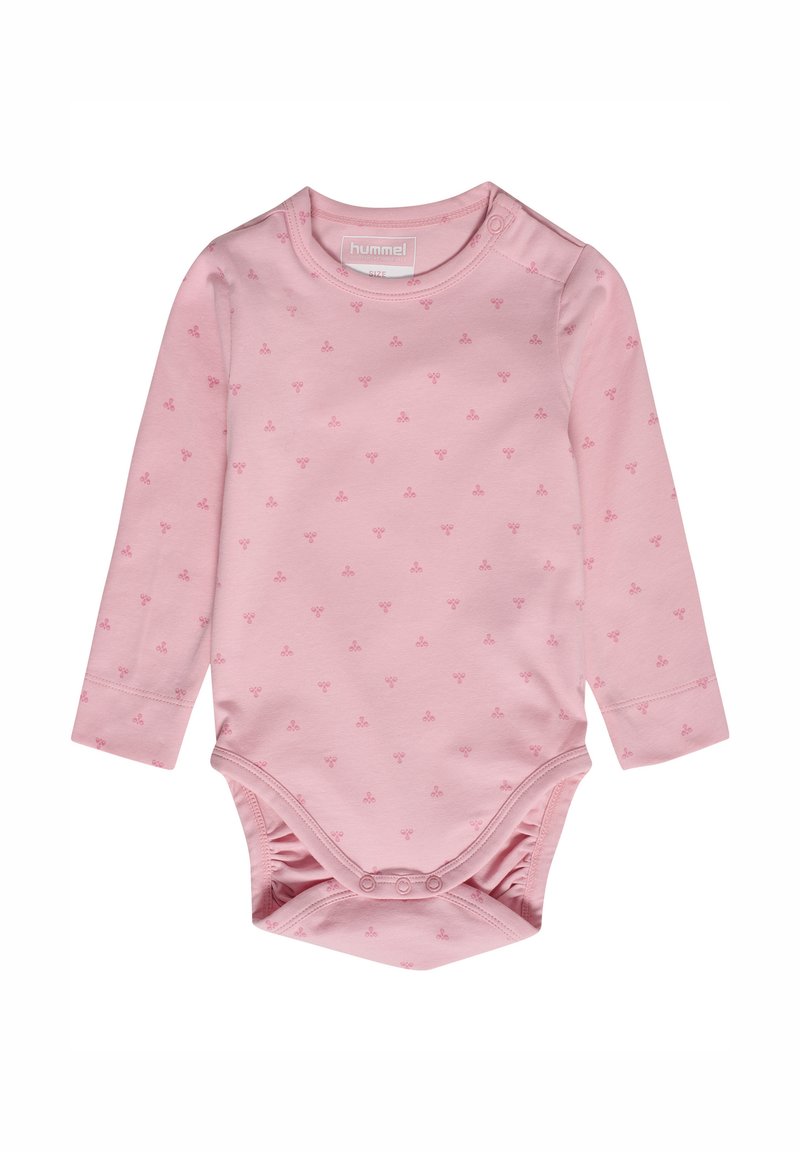 Långärmad babykroppsdräkt i mjuk rosa bomull med små blommönster, som har tryckknappar vid axeln och botten för enkel påklädning.