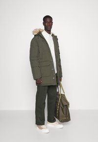 Lyle & Scott HEAVYWEIGHT LONGLINE PUFFER JACKET - Casaco de inverno - olive