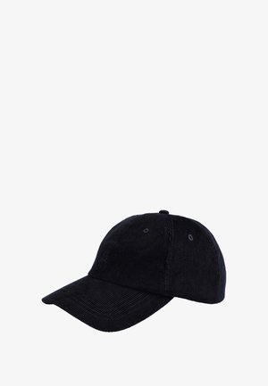 Gorra de pana negra con visera curva, seis agujeros de ventilación y una superficie texturizada. Presenta un pequeño logotipo bordado en la parte frontal.