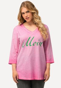 Ulla Popken COL EN V ET MANCHES 3/4 SALUT TEINTURE À FROID COLD DYED
 - Langærmet T-shirt - pink