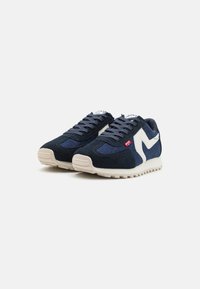 Levi's® STRYDER RED TAB - Sportcipő - navy blue