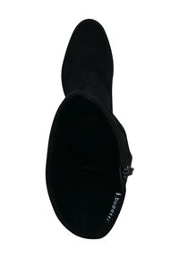 Schwarze Wildleder-Stiefel bis zum Knie mit glatter Textur, runder Zehenform und einem Innenreißverschluss an der Seite.