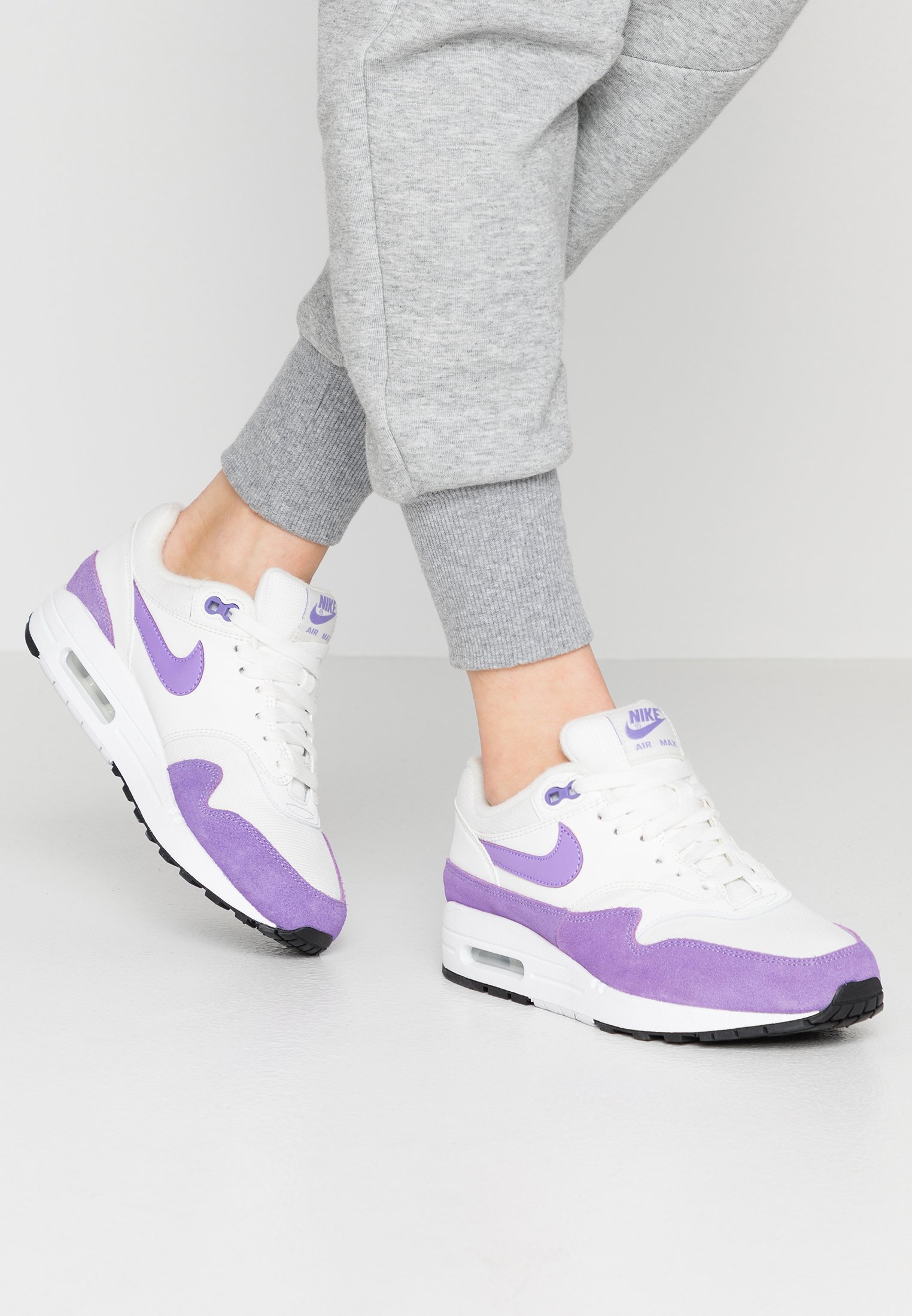 air max atomic violet