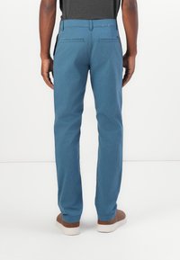 TOM TAILOR REGULAR WASHED - Vászonnadrágok - real teal blue