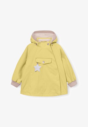 Gul barnehagedress med hette, trykknapp-lomme og stjerneformet merke foran, ribbestrikkede mansjetter og myk innerfôr.