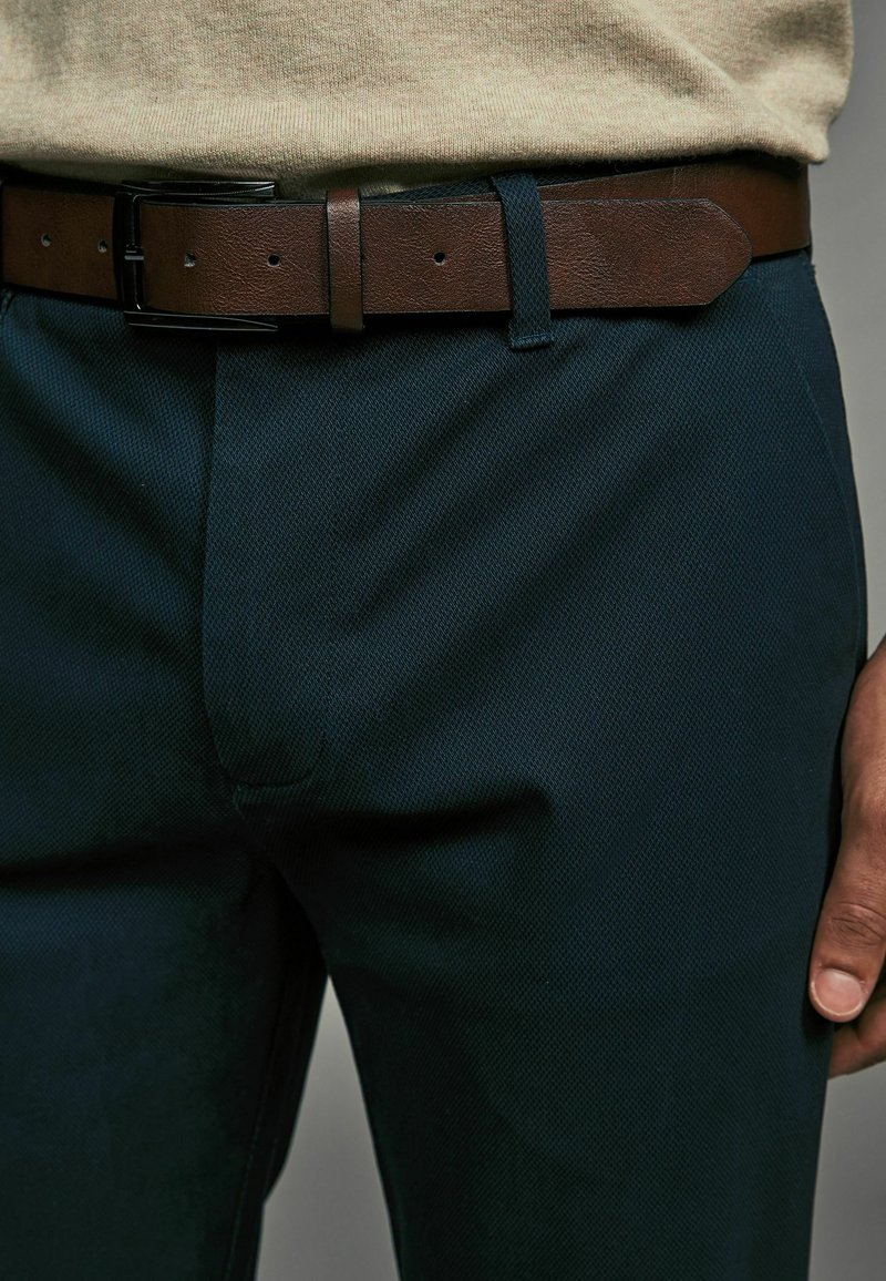 Next BELTED STRETCH 2 PACK- SLIM FIT - Pantalones chinos - navy grey