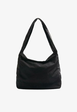 Geantă de umăr dintr-un material textil negru, cu curea lată și panou frontal texturat, prezentată pe un fundal alb.