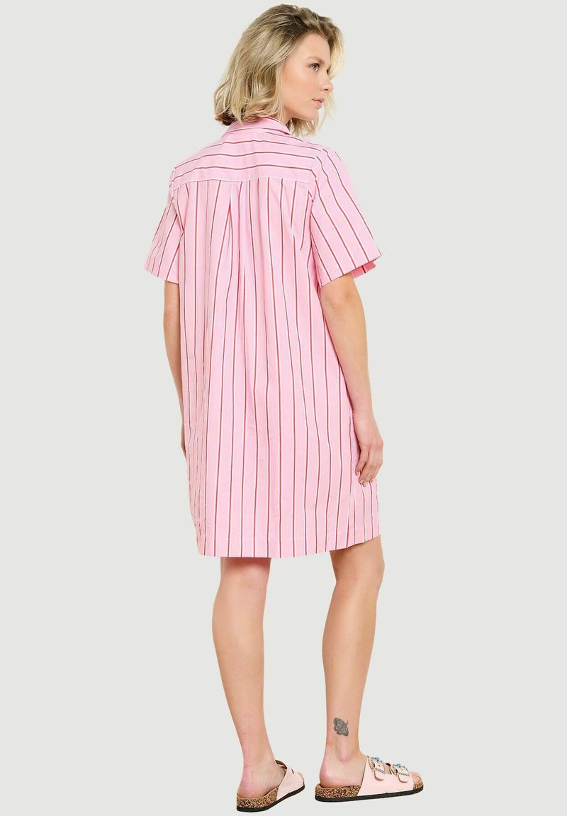 LolaLiza BELTED STRIPED SHIRT DRESS BELTED STRIPED SHIRT DRESS - Shirt dress  - pink bubblegum/pink - Zalando.ie