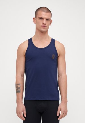 Marineblaues Tanktop aus Baumwolle mit klassischer Passform. Verfügt über einen runden Ausschnitt und ein kleines braunes Logo auf der Brust. Glatte Textur.