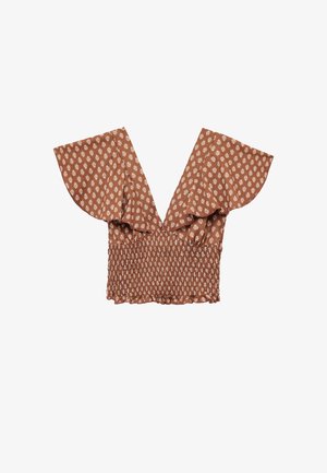 Brun mønstret bluse med flagrende ærmer, dyb V-hals og smocket tekstur ved taljen, med små blomsterdesigns over det hele.