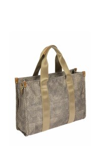 Sac fourre-tout tissé gris avec des poignées en tissu beige et des accents en cuir, forme rectangulaire, se tenant debout sur un fond blanc.
