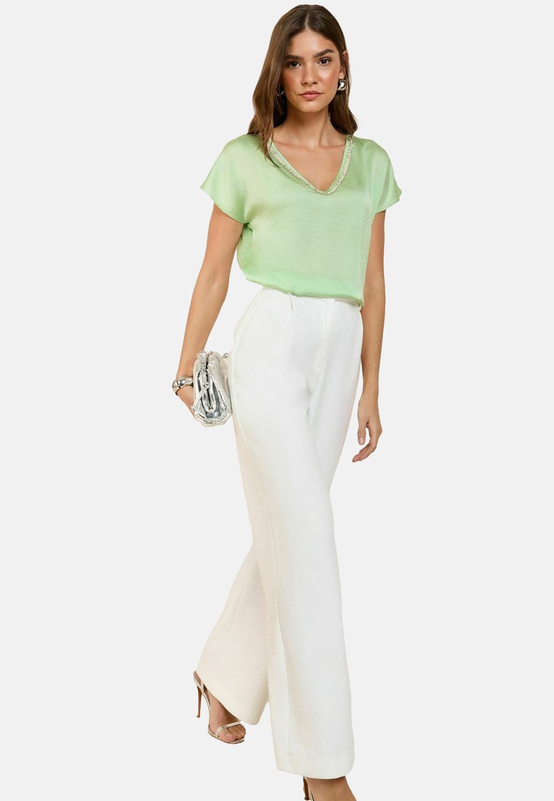 Friends Like These V-NECK DIAMANTE TRIM SHORT SLEEVE - Blūze - mint green