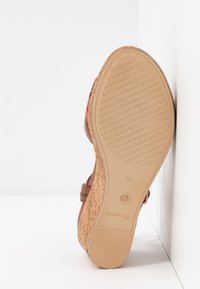 Tamaris Platform sandals - nut