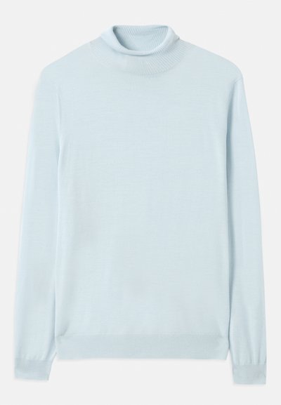 Maglione collo alto azzurro chiaro realizzato in tessuto morbido, con maniche lunghe e colletto e orlo a coste per una maggiore texture.