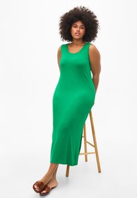 Zizzi ÄRMELLOSES  - Pletené šaty - jolly green