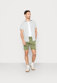 INDICODE JEANS CONER - Calções - cypress