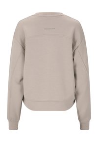 Sweatshirt beige avec un col rond, des manches longues et une coupe décontractée. Présente un logo subtil "ENDURANCE" sur le haut du dos. Texture lisse.