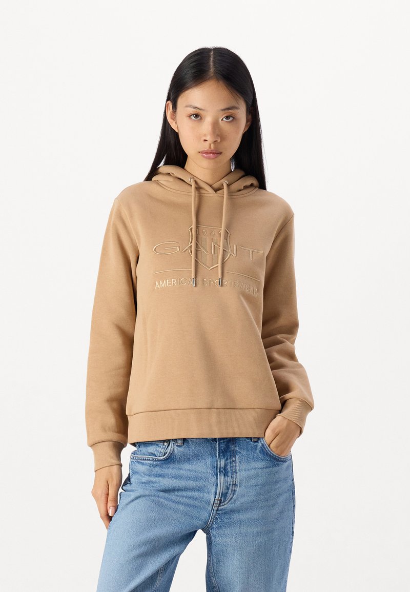 GANT TONAL SHIELD HOODIE - Mikina s kapucí - camel