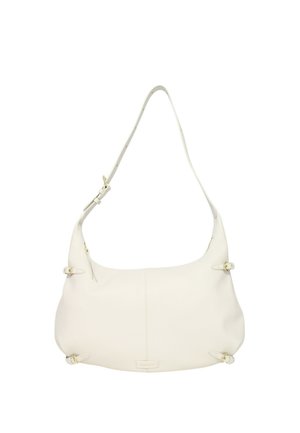 Borsa a spalla in pelle bianca con forma curva, tracolla regolabile e dettagli in metallo dorato. Texture liscia e dettagli di cucitura sottili.