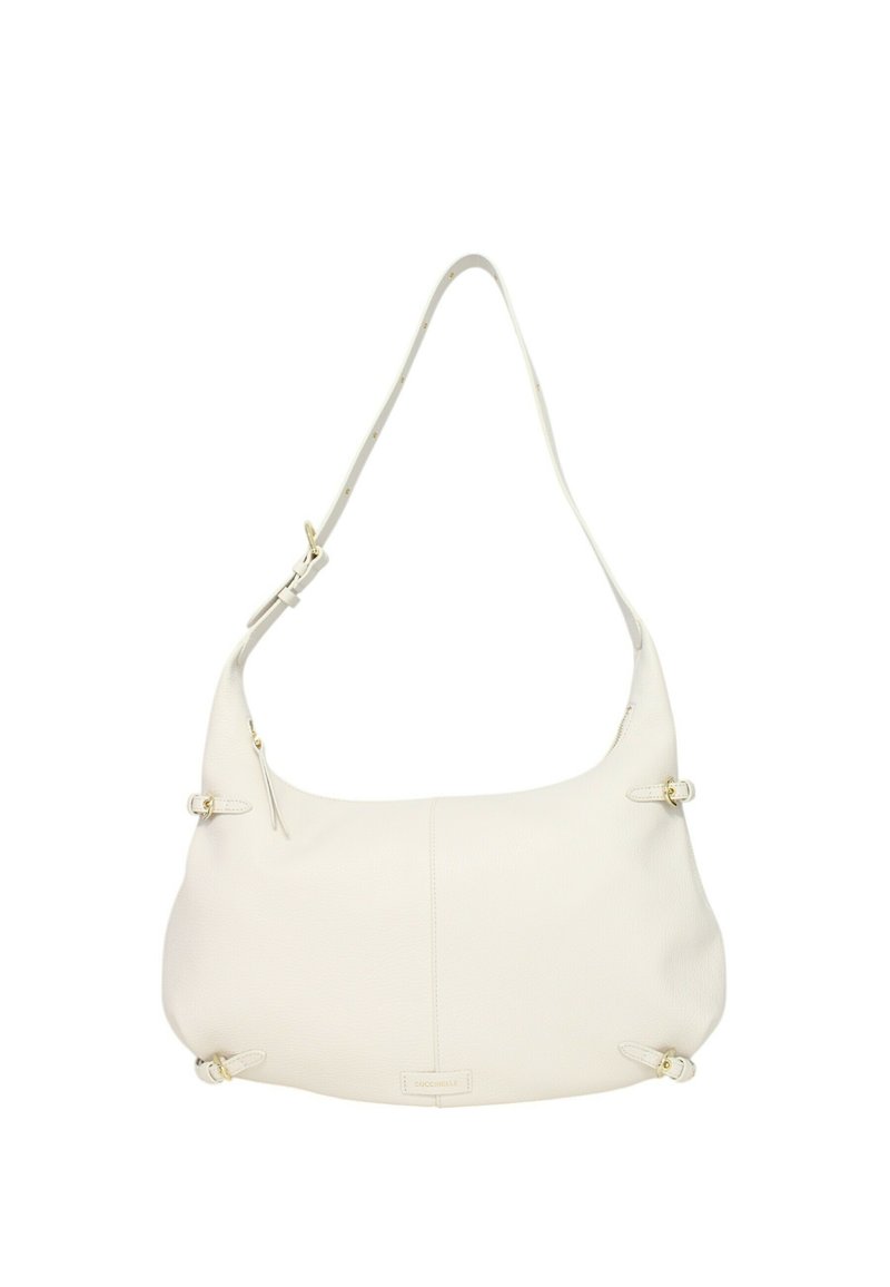 Borsa a spalla in pelle bianca con forma curva, tracolla regolabile e dettagli in metallo dorato. Texture liscia e dettagli di cucitura sottili.